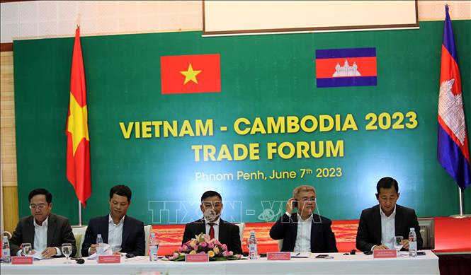 Phnom Penh forum connects Vietnamese and Cambodian businesses